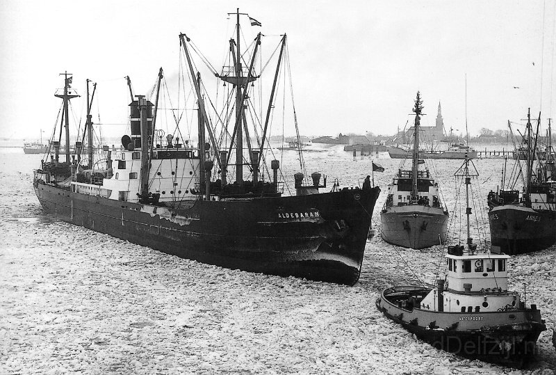 IJsgang in haven van Delfzijl.jpg